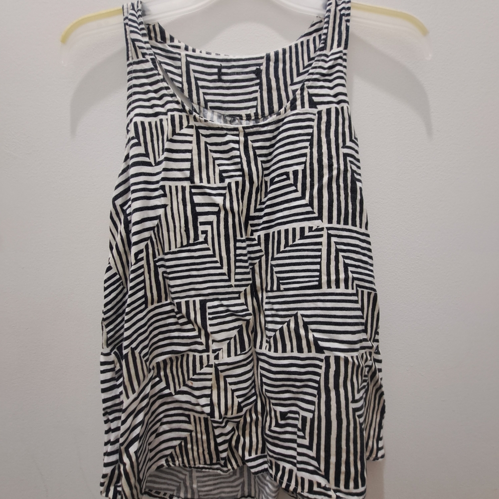 Black and White Geometric Women's Top
